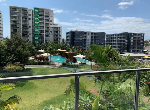 Art-Inspired, Designer APT In The Vibrant Area - Accommodation Brisbane 3