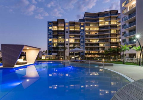 Art-Inspired, Designer APT In The Vibrant Area - Accommodation Brisbane 2