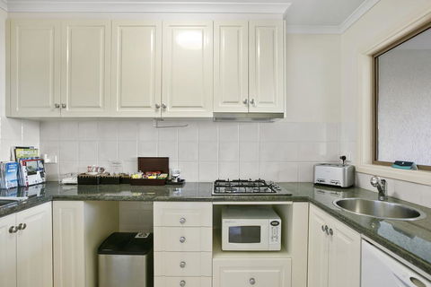 Arthurs Views - Accommodation Brisbane 3