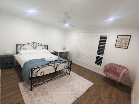 Luxury 3 BR House Near EMP - Accommodation Brisbane 3