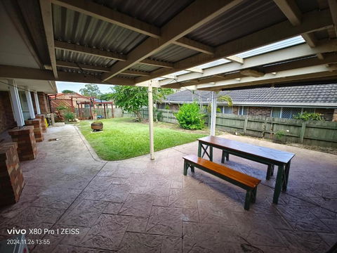 Luxury 3 BR House Near EMP - Accommodation Brisbane 1