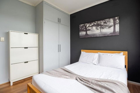 Maddox, 5min Walk To Train With Netflix And Parking - Accommodation Brisbane 3
