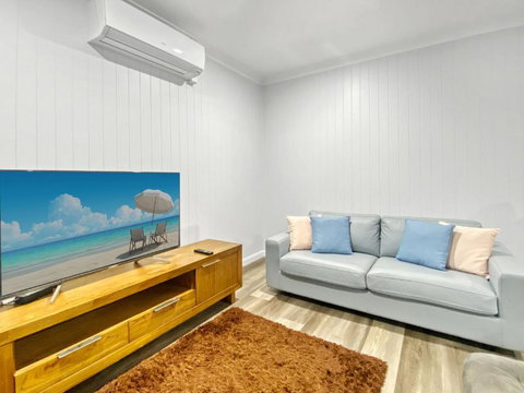 Magnetic Reef Unit 2 - Accommodation Brisbane 2