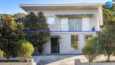 Magnolias - Accommodation Brisbane 0