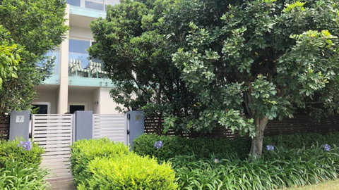 Majestic Townhouse On Moira - Accommodation Brisbane 0
