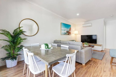 MARJ12- Stylish And Spacious - Accommodation Brisbane 3