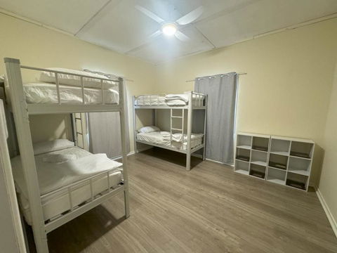 Massive 3 Bedroom Home With Backyard - Accommodation Brisbane 0