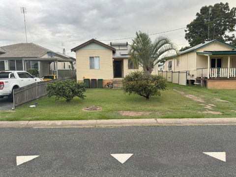 Massive 3 Bedroom Home With Backyard - Accommodation Brisbane 3