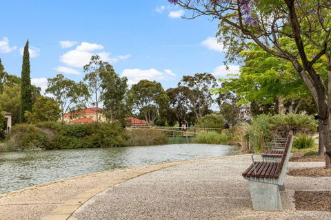Mawson Lakes Retreat - 3BR, Wifi, Parking - Accommodation Brisbane 3