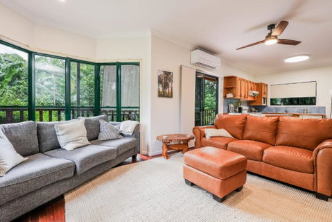 Merindah - Modern, Pet-Friendly Home In Central Agnes Water - Accommodation Brisbane 2
