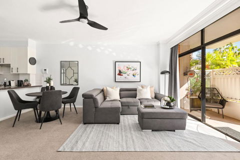 Modern 2-Bed With Pools, Gym, Tennis Court & Sauna - Accommodation Brisbane 1