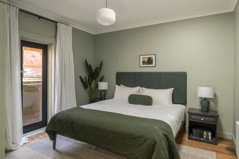 Modern 3-Bed Coastal Escape - Accommodation Brisbane 1