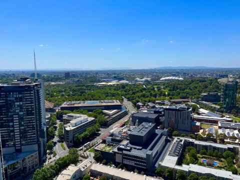 Modern 3 Bedroom Apartment With Amazing Views - Accommodation Brisbane 2