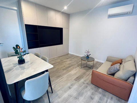 Modern Comfort In Macgregor - Accommodation Brisbane 0