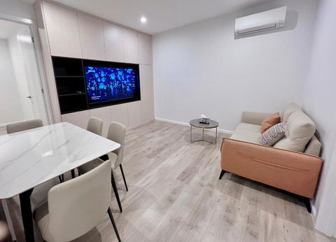 Modern Comfort In Macgregor - Accommodation Brisbane 1