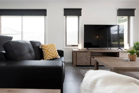 Modern Delight: Cosy Home With Parking - Accommodation Brisbane 0
