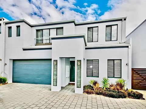 Modern Double-Story Abode A Scarborough Delight - Accommodation Brisbane 0