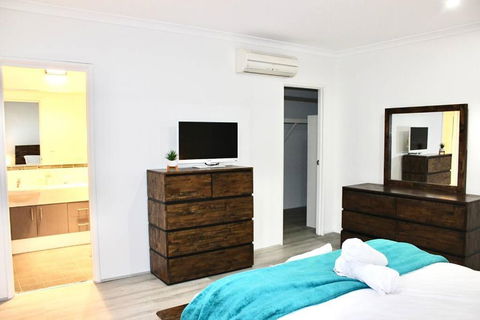 Modern Double-Story Abode A Scarborough Delight - Accommodation Brisbane 2