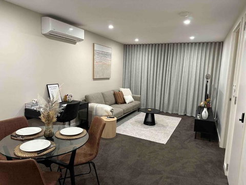 Modern Griffith Apartment - Accommodation Brisbane 2