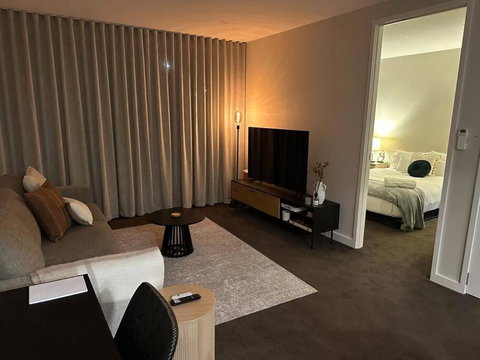 Modern Griffith Apartment - Accommodation Brisbane 3