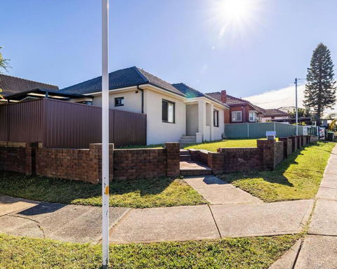 Modern Home In The Heart Of Bankstown - Accommodation Brisbane 3