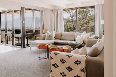 Modern Home Overlooking River - Accommodation Brisbane 1