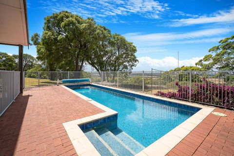 Moondyne Estate Exclusive & Pet Friendly Hilltop Retreat - Accommodation Brisbane 1
