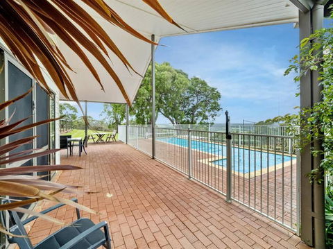Moondyne Estate Exclusive & Pet Friendly Hilltop Retreat - Accommodation Brisbane 2
