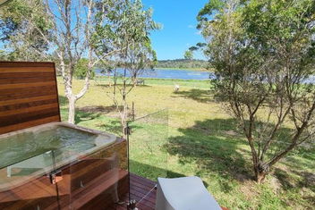 Narangba Motel (formerly Brisbane North B&B And Winery) with Accommodation Brisbane