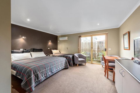 Motel Strahan - Accommodation Brisbane 1