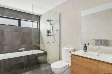 Mountain View Villa-close To Shops-10min To CBD - Accommodation Brisbane 1