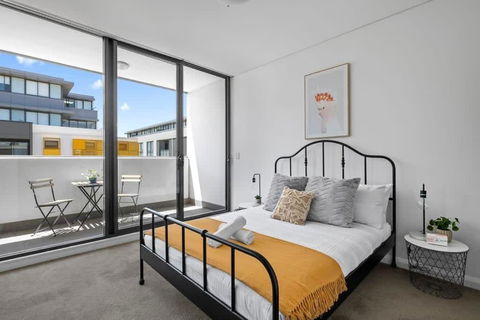 NEW 3BR Apt In Kingsgrove Sleeps 7 - Accommodation Brisbane 0