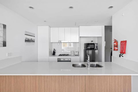 NEW 3BR Apt In Kingsgrove Sleeps 7 - Accommodation Brisbane 2