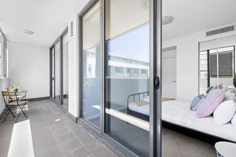NEW 3BR Apt In Kingsgrove Sleeps 7 - Accommodation Brisbane 1
