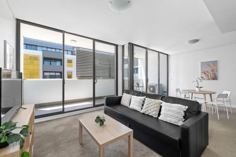 NEW 3BR Apt In Kingsgrove Sleeps 7 - Accommodation Brisbane 3
