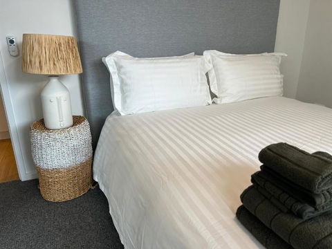 NEW BOUTIQUE 1bd Apt - Accommodation Brisbane 3