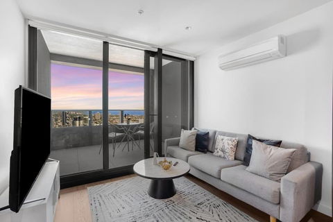 NEW Waterfront Living With Sublime Views 2B1B - Accommodation Brisbane 1
