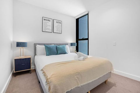 NEW Waterfront Living With Sublime Views 2B1B - Accommodation Brisbane 3