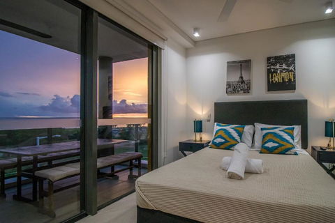 NEW - ZEN AT THE WATERFRONT - Luxury Waterfront Holiday Home For Families & Friends - Accommodation Brisbane 0