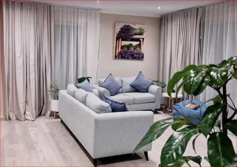 Newly Built Cozy Double Storey 3 Bed Room House At Prospect. - Accommodation Brisbane 3