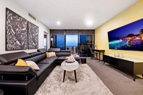 OCEAN VIEW - One Bedroom Spa Apartment - Circle On Cavill - Self Contained, Privately Managed - Accommodation Brisbane 1