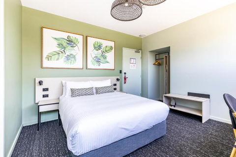 Nightcap At Commercial Hotel - Accommodation Brisbane 2