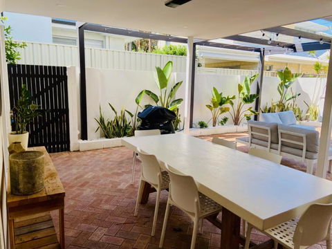 NOR214 - Northstead Coastal Charm - Accommodation Brisbane 1