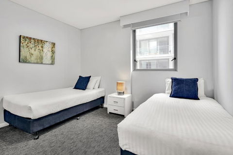 North Sydney Large Two Bedroom MIL2302 - Accommodation Brisbane 2