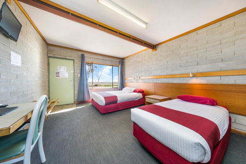 Nullarbor Roadhouse - Accommodation Brisbane 1