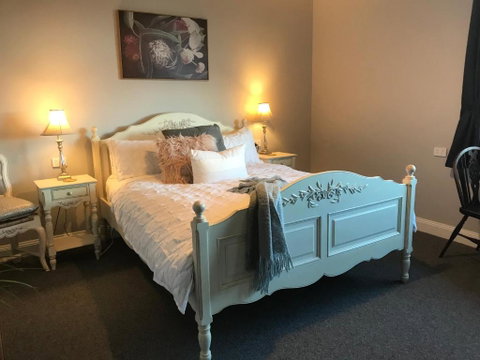 Number 10 -Queen Room With B/fast - Accommodation Brisbane 2