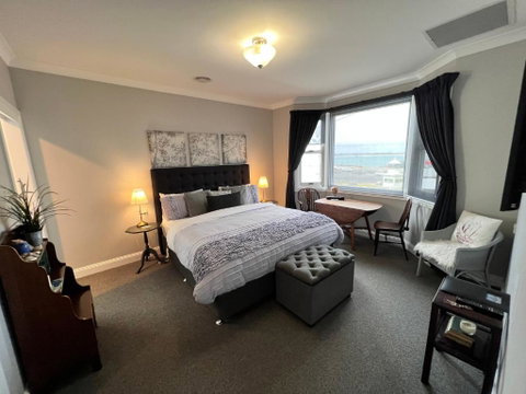 Number 10 -King Bed With Breakfast - Accommodation Brisbane 0