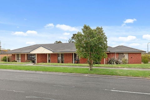 Oasis Springs - Accommodation Brisbane 0