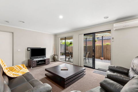 Oasis Springs - Accommodation Brisbane 3