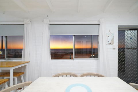 OCEA84 - Quinns Beach Shack: Ocean Views - Accommodation Brisbane 1